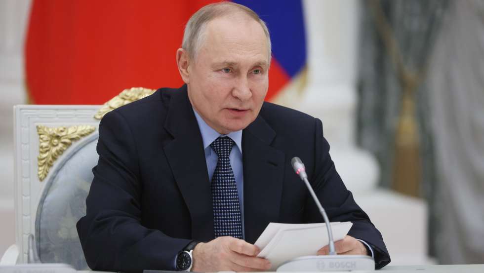 epa10457499 Russian President Vladimir Putin meets with representatives of the professional aviation community on the 100th anniversary of domestic civil aviation, in Moscow, Russia, 09 February 2023. In the near future, the Russian government will create a national project on unmanned systems, President Vladimir Putin said at a meeting of the supervisory board of the Agency for Strategic Initiatives.  EPA/MIKHAIL METZEL / SPUTNIK / KREMLIN POOL MANDATORY CREDIT
