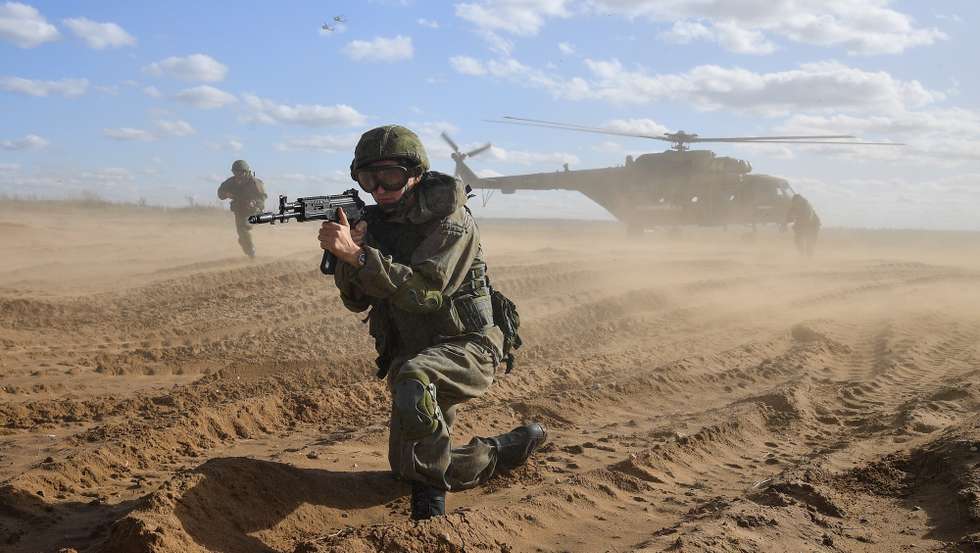 epa09465596 A handout photo made available 13 September 2021 by the Russian Defence ministry press service shows Russian servicemen attend the Zapad-2021 (West-2021) joint Russian-Belarusian drills on the Mulino training ground in the Nizhny Novgorod region, Russia, 11 September 2021 (Issued 13 September 2021). The exercises take place in Russia and Belarus from 10 to 16 September. the Russian Ministry of Defense said that the Zapad-2021 (West-2021) military exercises will be defensive in nature. Up to 200 thousand personnel, about 80 aircraft and helicopters, up to 760 units of military equipment, including 290 tanks, 240 guns, multiple launch rocket systems and mortars, as well as up to 15 ships take part in the exercises on the territory of the Russian Federation and Belarus.  EPA/RUSSIAN DEFENCE MINISTRY PRESS SERVICE/HANDOUT HANDOUT EDITORIAL USE ONLY/NO SALES
PICTURE MADA AVAILABLE TODAY HANDOUT EDITORIAL USE ONLY/NO SALES