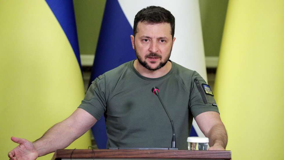 epa10065169 Ukrainian President Volodymyr Zelensky attends a joint press conference with Dutch Prime Minister Rutte (not pictured) following their talks in Kyiv (Kiev), Ukraine, 11 July 2022. Rutte is visiting Kyiv area and meets Ukrainian President Zelensky. On 24 February, Russian troops had invaded Ukrainian territory, thus starting a conflict that has provoked destruction and a humanitarian crisis.  EPA/SERGEY DOLZHENKO