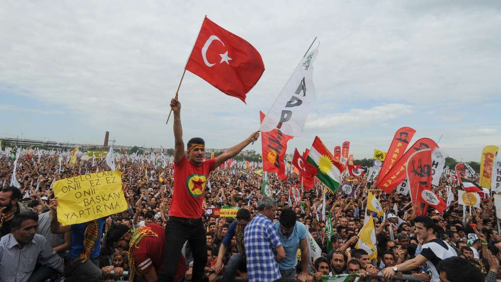 O P.K.K. anunciou um cessar-fogo unilateral a 1 de março, exigindo a libertação de Öcalan para que este pudesse supervisionar o desarmamento do grupo. A Turquia descartou essa possibilidade