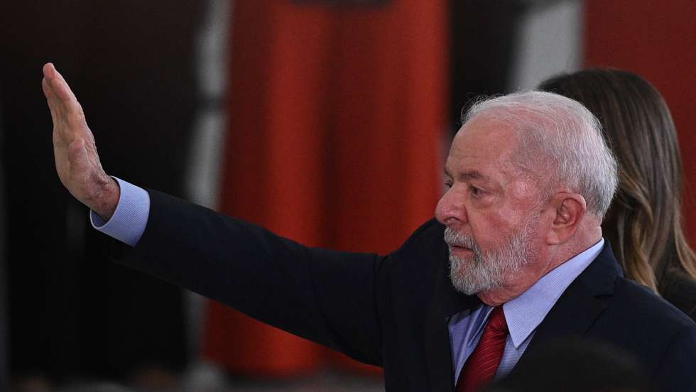 epa10675171 Brazilian President Luiz Inacio Lula da Silva attends an event for the World Enviroment Day at Planalto Presidential Palace in Brasilia, Brazil, 05 June 2023. The World marks the 2023 Environment Day on 05 June with a focus on 'solutions to plastic pollution'.  EPA/Andre Borges