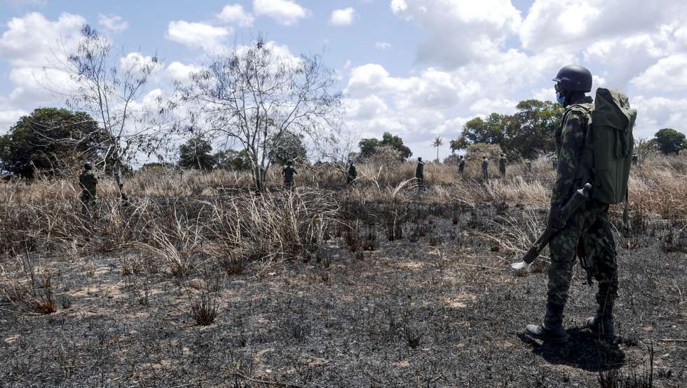 Militares de Moçambique e Ruanda