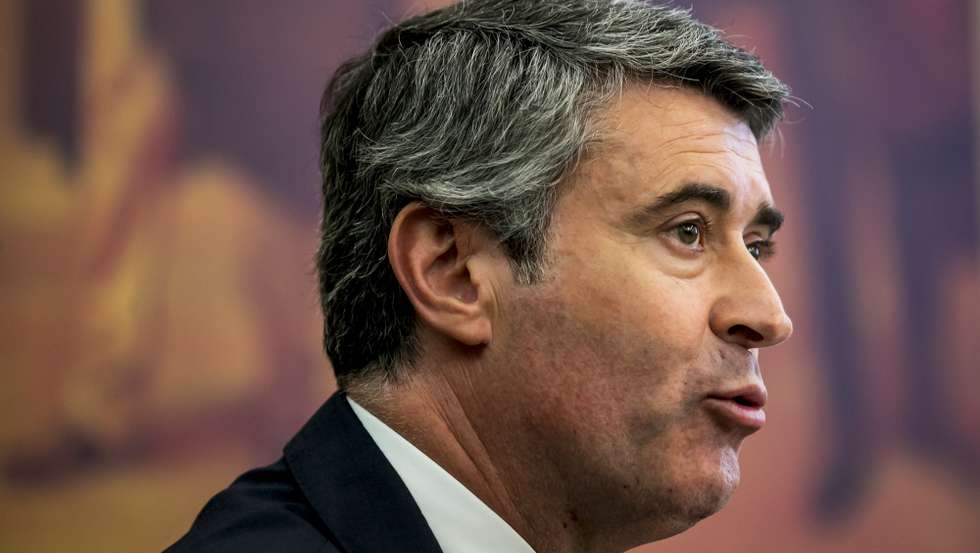 O ministro da Administração Interna, José Luís Carneiro, durante a sua audição na Comissão de Assuntos Constitucionais, Direitos Liberdades e Garantias, na Assembleia da República, em Lisboa, 19 de julho de 2022. JOSÉ SENA GOULÃO/LUSA
