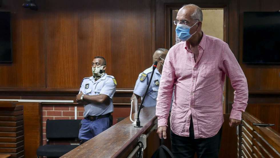 O ex-banqueiro João Rendeiro na sala de tribunal em Verulam, Durban, África do Sul onde foi presente ao juiz pelo segundo dia consecutivo 14 de dezembro de 2021. João Rendeiro foi preso no sábado, num hotel em Durban, na província sul-africana do KwaZulu-Natal, numa operação que resultou da cooperação entre as polícias portuguesa, angolana e sul-africana. LUÍS MIGUEL FONSECA/LUSA