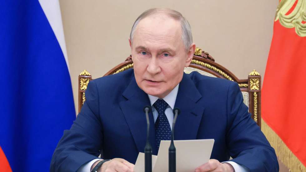 epa12613068 Russian President Vladimir Putin chairs a meeting to discuss the key parameters of the draft state armament programme for 2027–2036 at the Kremlin in Moscow, Russia, 26 December 2025.  EPA/MIKHAIL METZEL/SPUTNIK/KREMLIN POOL / POOL MANDATORY CREDIT