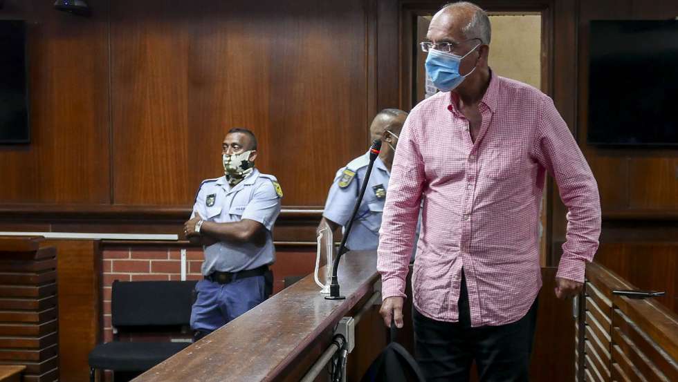 O ex-banqueiro João Rendeiro na sala de tribunal em Verulam, Durban, África do Sul onde foi presente ao juiz pelo segundo dia consecutivo 14 de dezembro de 2021. João Rendeiro foi preso no sábado, num hotel em Durban, na província sul-africana do KwaZulu-Natal, numa operação que resultou da cooperação entre as polícias portuguesa, angolana e sul-africana. LUÍS MIGUEL FONSECA/LUSA