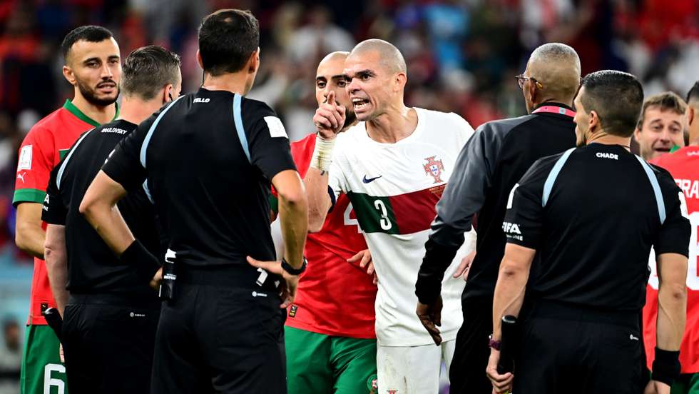 Facundo Tello foi o árbitro nomeado para o encontro dos quartos frente a Marrocos e Pepe não deixou de apontar o dedo ao argentino (literalmente)