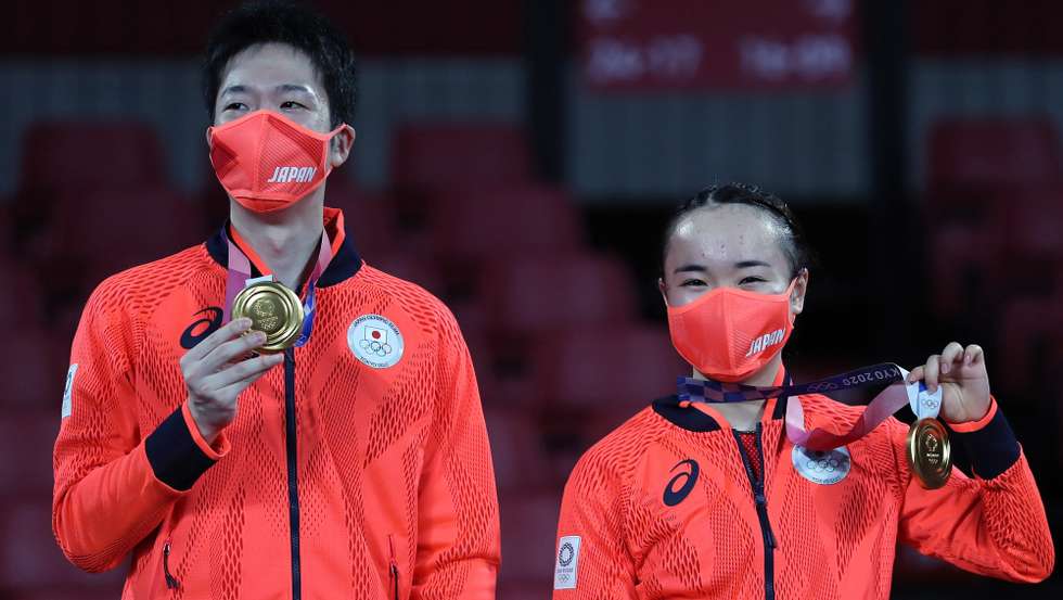epa09367963 Jun Mizutani (L) and Mima Ito (R) of Japan
pose on the podium with their Gold Medals after the Mixed Doubles Gold Medal Table Tennis Match China vs Japan of the Tokyo 2020 Olympic Games at the Tokyo Metropolitan Gymnasium arena in Tokyo, Japan, 26 July 2021.  EPA/HEDAYATULLAH AMID
