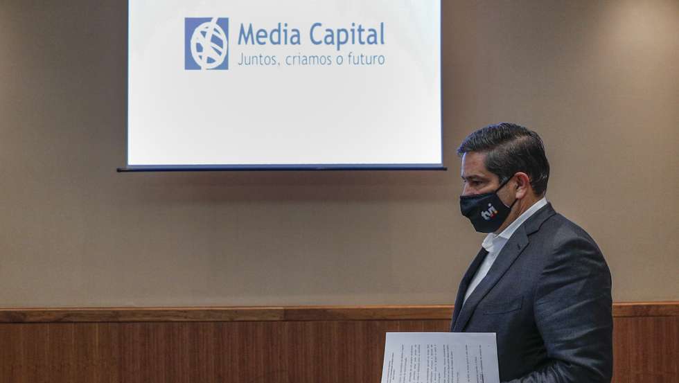 O presidente do conselho de administração da Media Capital, Mário Ferreira, momentos antes da conferência de imprensa, em  Lisboa, 24  de novembro de 2020. A ERC notificou a Media Capital de que se mantém a falta de transparência da titularidade das participações qualificadas, poderá retirar os direitos de voto a esses acionistas e obrigá-los a depositar as ações. ANTÓNIO COTRIM/LUSA
