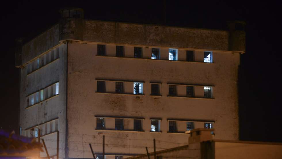 Um incêndio ao final da tarde de hoje no Estabelecimento Prisional de Alcoentre, concelho da Azambuja, causou cinco feridos, disse à Lusa fonte do Comando Distrital de Operações de Socorro (CDOS) de Lisboa, Alcoentre, 29 de janeiro de 2019. Estiveram no local 44 operacionais e 18 viaturas dos bombeiros de Alcoentre, Azambuja, Alenquer, Rio Maior e Cadaval, além do Instituto Nacional de Emergência Médica (INEM). CARLOS BARROSO / LUSA