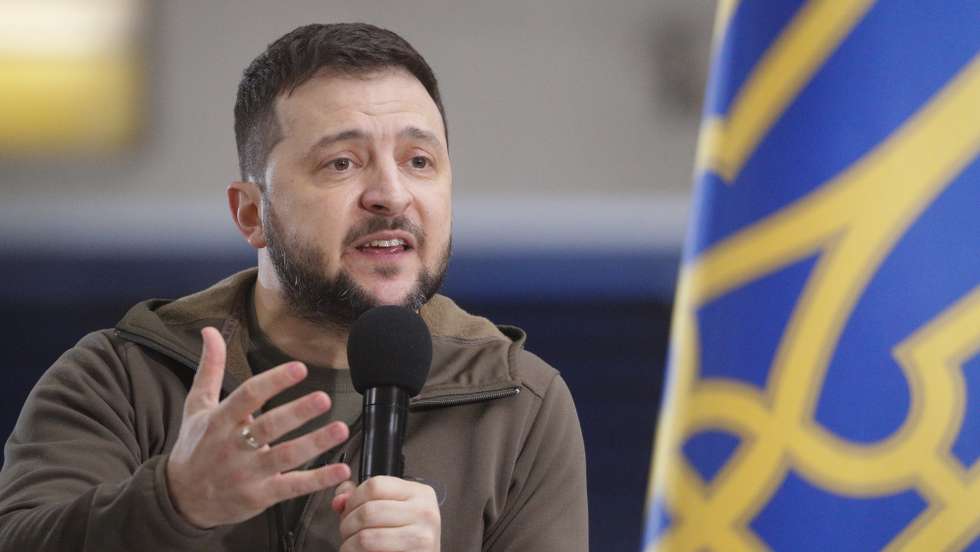 epa09905124 Ukrainian President Volodymyr Zelensky answers questions of journalists during his press conference in Kyiv, Ukraine, 23 April 2022, amid Russian invasion.  EPA/SERGEY DOLZHENKO