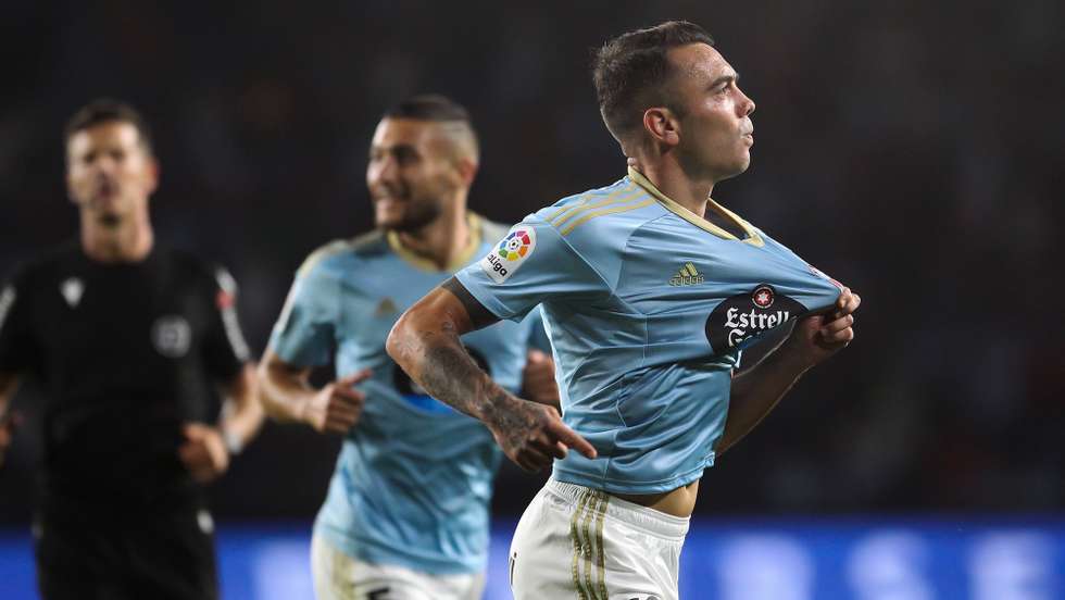 epa10155725 Celta de Vigo's Iago Aspas celebrates after scoring the 1-0 lead during a Spanish LaLiga soccer match between Celta de Vigo and Cadiz CF at Balaidos stadium in Vigo, Galicia, northern Spain, 02 September 2022.  EPA/Salvador Sas
