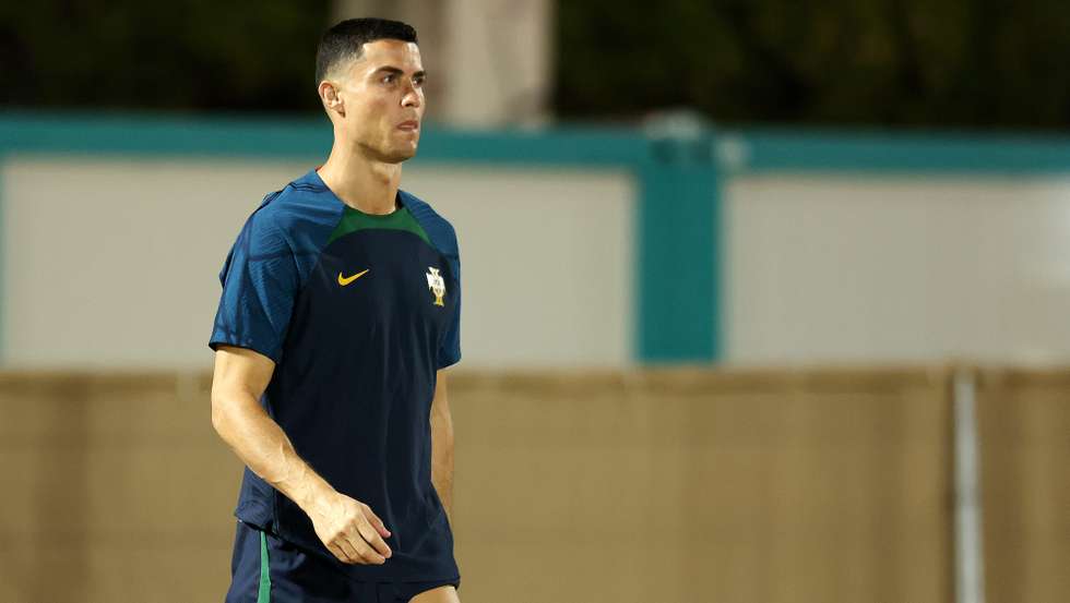 Ronaldo voltou aos treinos no relvado depois de ter ficado na véspera a fazer trabalho individual no ginásio