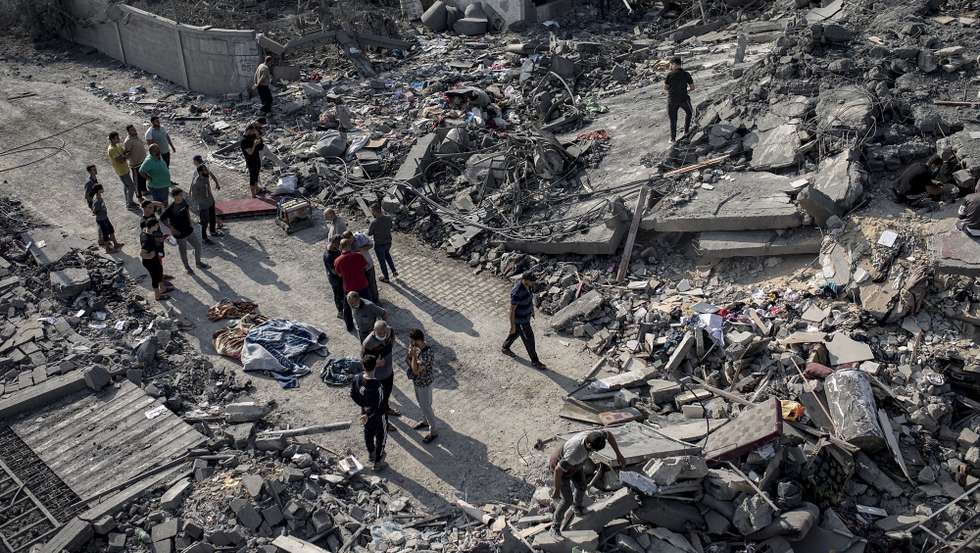 epa10952710 Palestinians search for bodies and survivors under the rubble of a residential building following an Israeli airstrike on the Nuseirat refugee camp in the central Gaza Strip, 01 November 2023. More than 8,500 Palestinians and at least 1,400 Israelis have been killed, according to the Israel Defense Forces (IDF) and the Palestinian health authority, since Hamas militants launched an attack against Israel from the Gaza Strip on 07 October, and the Israeli operations in Gaza and the West Bank which followed it.  EPA/HAITHAM IMAD
