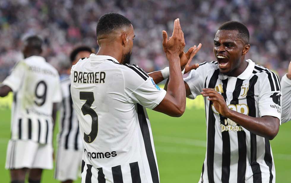 epa13252841 Juventus' Gleison Bremer (C) celebrates with teammates after scoring the 2-0 goal during the Italian Serie A soccer match Juventus FC against Atalanta BC, in Turin, Italy, 20 September 2026.  EPA/ALESSANDRO DI MARCO
