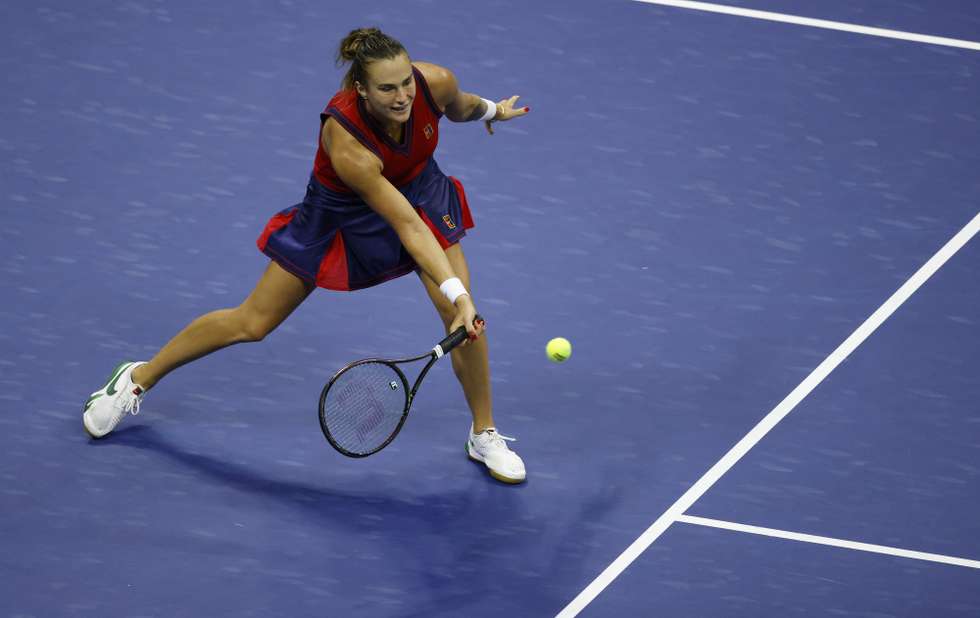 epa09458717 Aryna Sabalenka of Belarus hits a return to Leylah Fernandez of Canada during their semifinals round match on the eleventh day of the US Open Tennis Championships the USTA National Tennis Center in Flushing Meadows, New York, USA, 09 September 2021. The US Open runs from 30 August through 12 September.  EPA/JASON SZENES