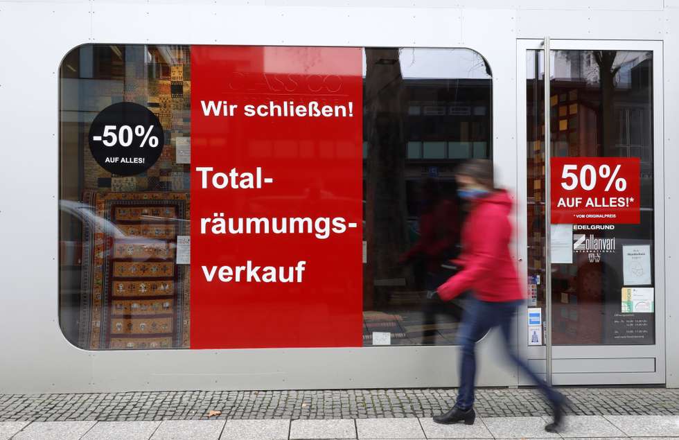 epa08937043 A view of a closed store at the shopping street 'Zeil' in Frankfurt am Main, Germany, 14 January 2021. Due to an increasing number of cases of the COVID-19 pandemic caused by the SARS CoV-2 coronavirus, nationwide restrictions have been introduced to counteract a rise in infections.  EPA/RONALD WITTEK