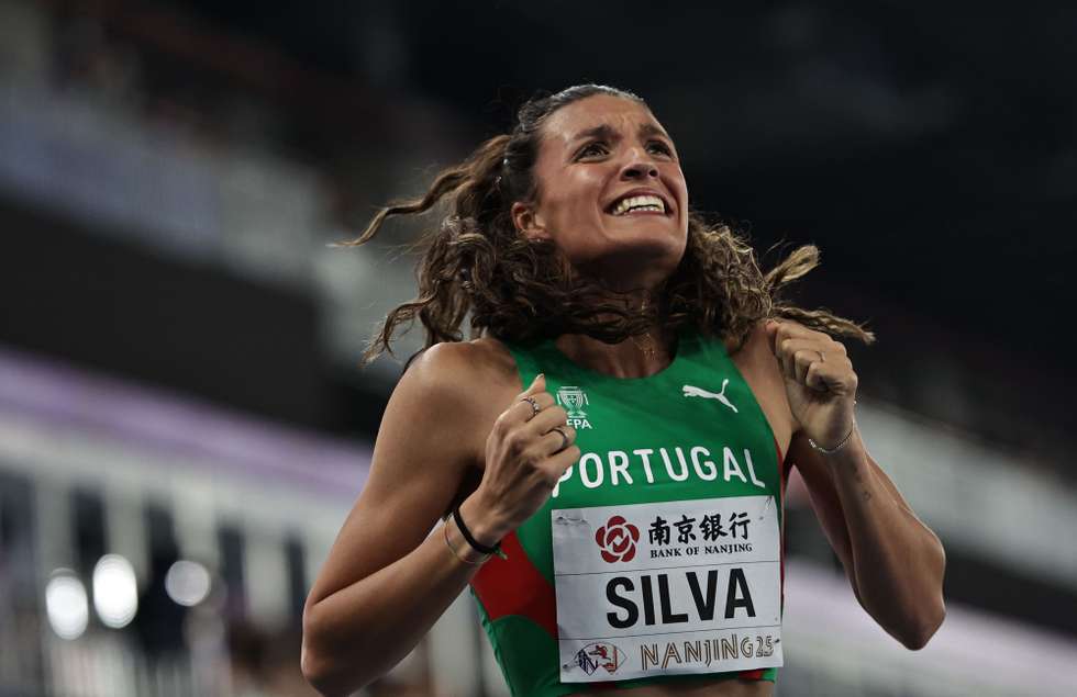 epa11983100 Patricia Silva of Portugal celebrates finishing third in the Women's 800m at the World Athletics Indoor Championships in Nanjing, China, 23 March 2025.  EPA/ANDRES MARTINEZ CASARES
