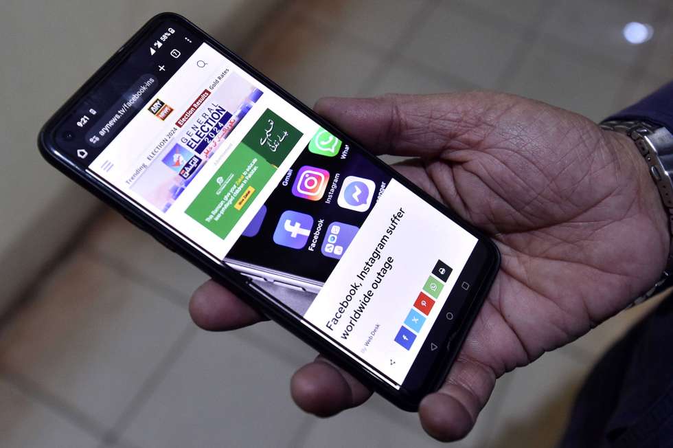 epa11201078 A man shows news on the worldwide outage of social media platforms Facebook and Instagram on his on smartphone screen, in Karachi, Pakistan, 05 March 2024. Meta's platforms, Facebook and Instagram, experienced an outage affecting thousands of users due to what the company termed a 'technical issue'. The disruption was addressed and resolved within approximately two hours.  EPA/SHAHAIB AKBER