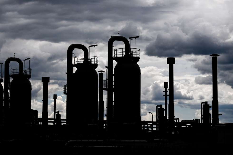 epa10065349 Pipes are silhouetted at gas compressor station in Mallnow, Germany, 11 July 2022. The compressor station in Mallnow near the German-Polish border has stopped receiving Russian gas through the Yamal-Europe pipeline, which transits Belarus and Poland, since Russian operator Gazprom in May had discontinued usage of the Poland section. Russian state-controlled gas giant Gazprom on 11 July 2022 suspended deliveries of gas to Germany via Nord Stream 1 for scheduled annual summer maintenance works.  EPA/FILIP SINGER