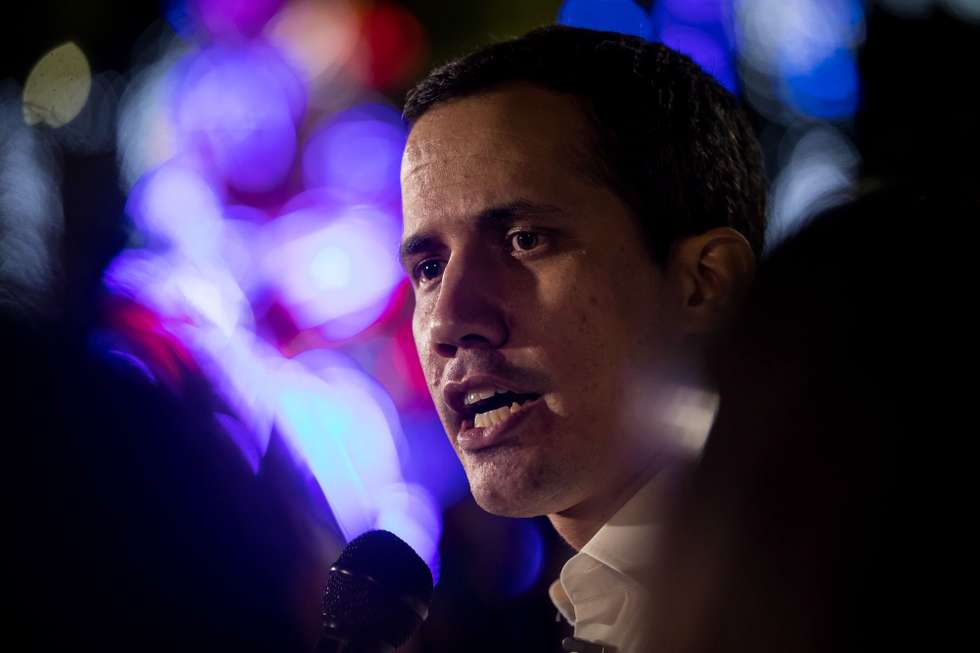 epa08856374 Venezuelan opposition leader Juan Guaido (C) speaks during a rally in Caracas, Venezuela, 01 December 2020. Venezuela will hold national assembly elections of 06 December 2020.  EPA/MIGUEL GUTIERREZ