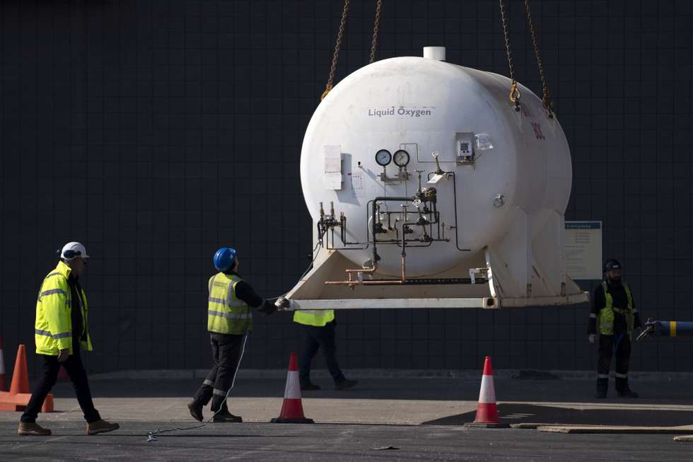 epa08323951 A liquid oxygen tank is moved into position at the Excel Centre, Central London, Britain, 26 March 2020. The British government has announced the Excel Centre, a exhibition centre in Central London, will be converted to a hospital named the Nightingale Hospital, to treat coronavirus cases.  EPA/WILL OLIVER