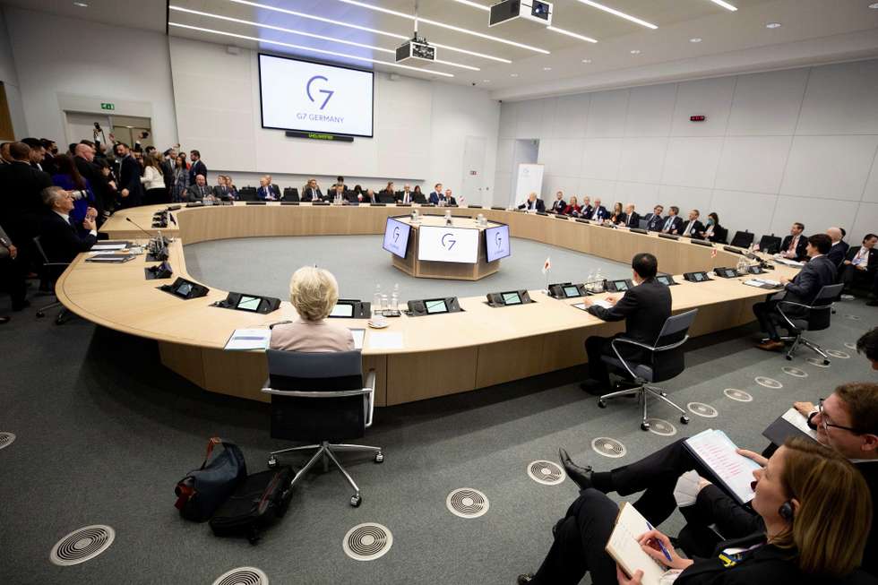 epa09846659 A handout picture made available by the Chigi Palace (Palazzo Chigi) Press Office shows heads of state and government during a Group of Seven (G7) Leaders meeting in Brussels, Belgium, 24 March 2022.  EPA/FILIPPO ATTILI/CHIGI PALACE PRESS OFFICE HANDOUT  HANDOUT EDITORIAL USE ONLY/NO SALES