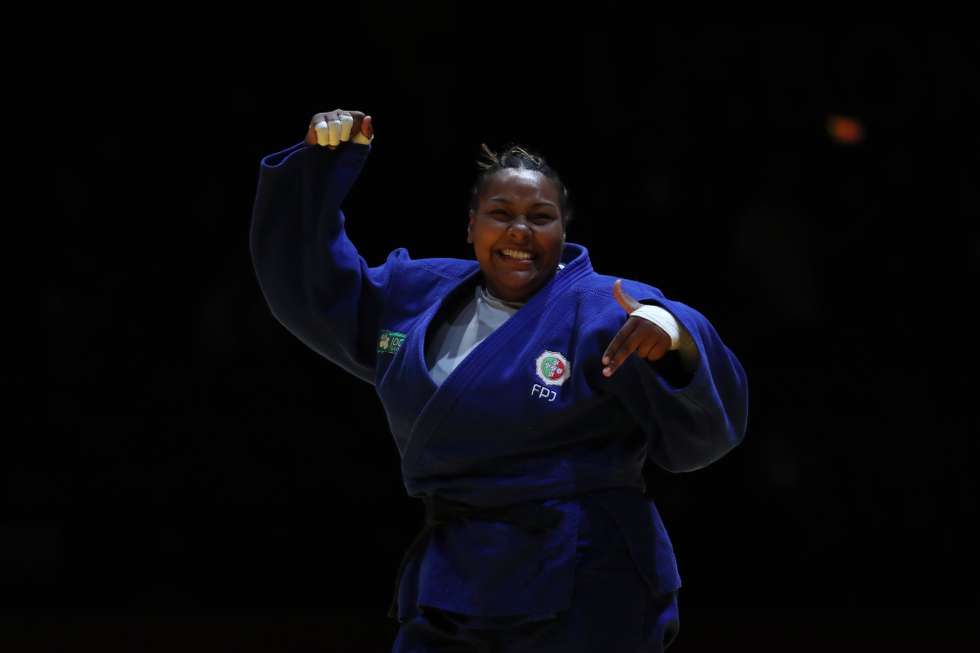epa09143958 Rochele Nunes of Portugal celebrates beating Yelyzaveta Kalanina of Ukraine during the bronze medal match in the women's +78 kg category at the European Judo Championships in Lisbon, Portugal, 18 April 2021.  EPA/NUNO VEIGA