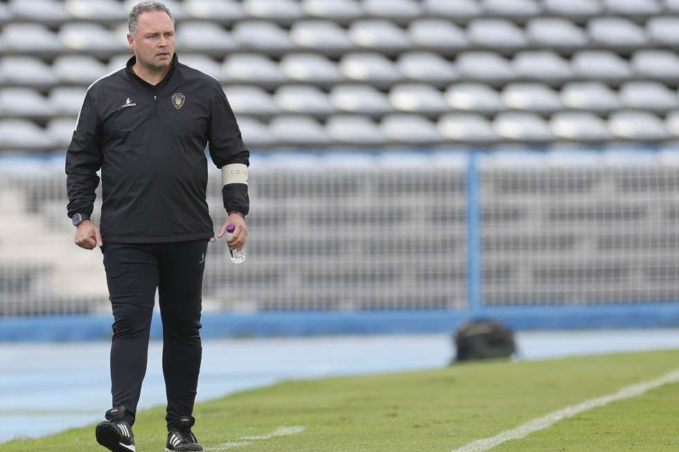 O treinador do Gil Vicente, Vitor Campelos, reage durante o jogo da 3.ª eliminatória da Taça de Portugal de futebol contra o Belenenses, realizado no Estádio do Restelo, Lisboa, 22 de outubro de 2023. TIAGO PETINGA/LUSA