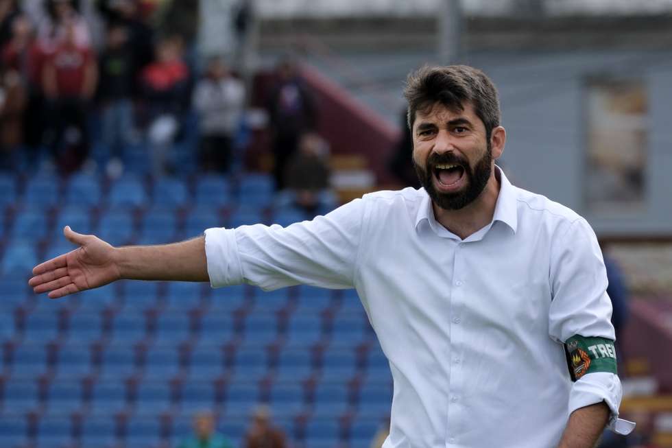 O treinador do Rio Ave, Luis Freire, reage durante o jogo da 3.ª eliminatória da Taça de Portugal de futebol contra o Torreense, realizado no Estádio Manuel Marques, Torres Vedras, 22 de outubro de 2023. CARLOS BARROSO/LUSA