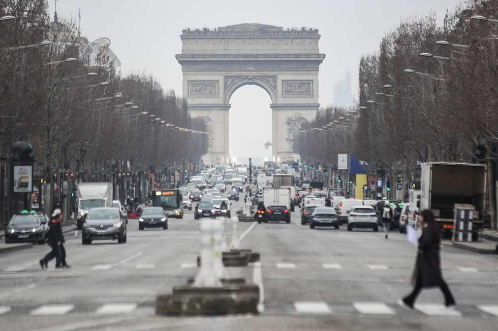 epaselect epa09691193 Pedestrians walk near The Arc de Triomphe in Paris, France, 17 January 2022. National Assembly on 16 January 2022 gave final approval to a bill creating a coronavirus vaccine passport that would put further pressure on unvaccinated people. The bill was passed in a 215-58 vote, concluding two weeks of intense parliamentary process and several days of voting in the Assembly and in the Senate.  EPA/MOHAMMED BADRA