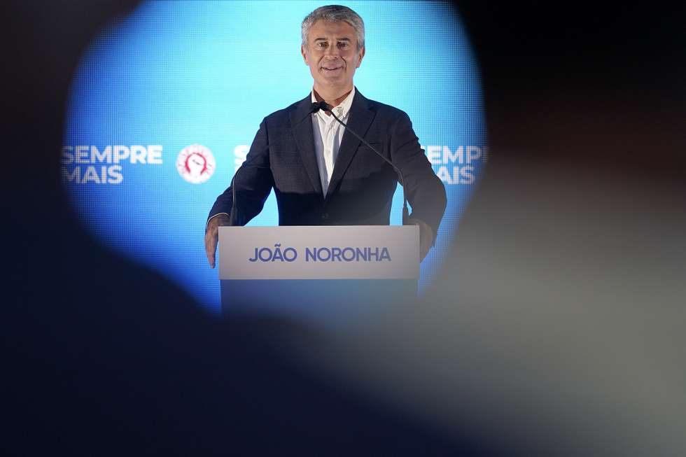 O secretário-geral do Partido Socialista (PS), José Luís Carneiro, discursa durante a apresentação do candidato do partido à Câmara Municipal de Ribeira de Pena, João Noronha, Ribeira de Pena, 31 de agosto de 2025. HUGO DELGADO/LUSA