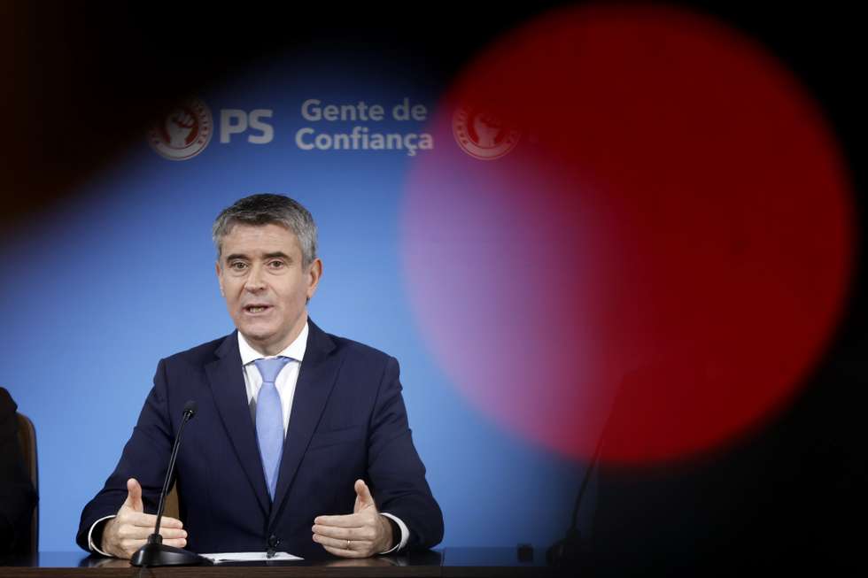 O secretário-geral do Partido Socialista (PS), José Luís Carneiro, durante uma conferência de imprensa de apresentação de algumas propostas para o setor da habitação, na sede do PS, em Lisboa, 05 de janeiro de 2026. MARCOS BORGA/LUSA