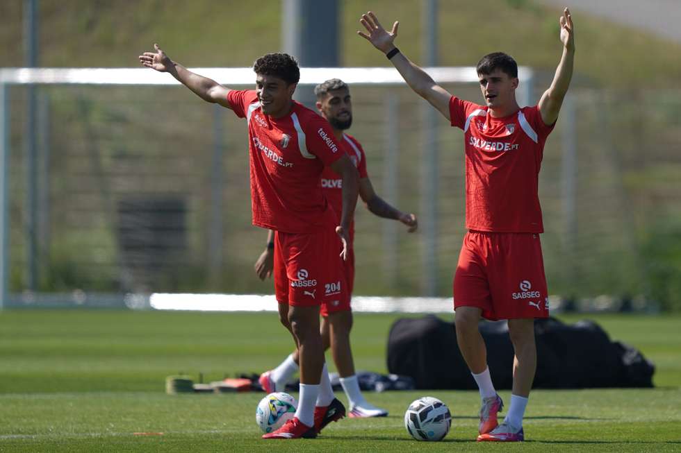 Sporting de Braga players Pau Víctor (R) during a training session in Braga, Portugal, 12 August 2026. Sporting de Braga will play against Dinamo-Minsk during the UEFA Conference League Third qualifying round 2nd leg soccer match  at City Stadium Beroe, Stara Zagora, Bulgaria on 13 August 2026.  HUGO DELGADO/LUSA