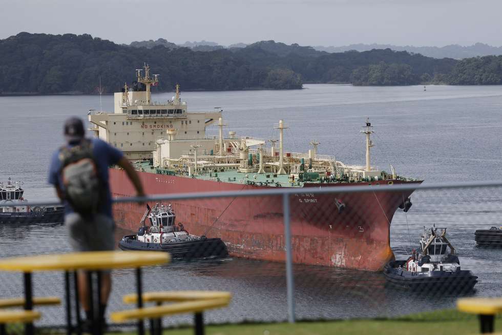 epa13242045 A ship navigates at the Agua Clara Locks of the Panama Canal in Colon, Panama, 01 September 2026 (issued 15 September 2026). Daily transits through the Panama Canal are being reduced to 32, down from an average of 36. This marks the second restriction of the year due to a rainfall deficit affecting the two reservoirs that supply this waterway.  EPA/Bienvenido Velasco