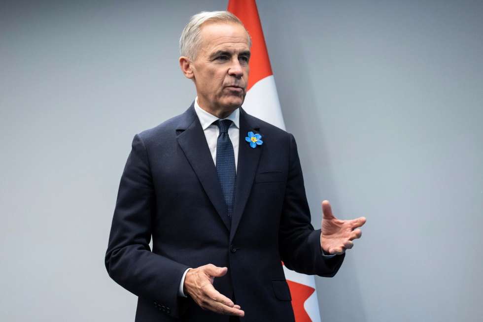 epa13244205 Canada's Prime Minister Mark Carney speaks during a meeting with Britain's Prime Minister Andy Burnham (not pictured) ahead of the Everton v Wolverhampton Wanderers English League Cup football match at Hill Dickson Stadium in Liverpool, Britain, 16 September 2026.  EPA/ANTHONY DEVLIN / POOL