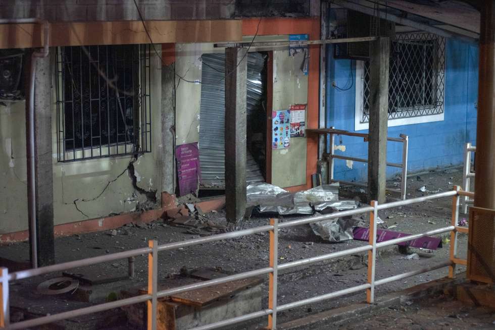 epa10280603 View of the damage caused by a bomb in the vicinity of the Duran City Hall, after a wave of violence in Duran, Ecuador, 01 November 2022. The Government of Ecuador declared a state of emergency in the coastal provinces of Guayas (southwest) and Esmeraldas (northwest), hit by a wave of violence with attacks and gun battles between police and criminals.  EPA/Mauricio Torres