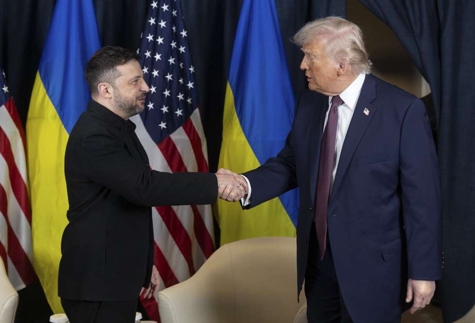 epa12671476 A handout photo made available by the Ukrainian Presidential Press Service shows Ukraine's President Volodymyr Zelensky (L) shaking hands with US President Donald Trump (R) during their meeting on the sidelines of the 56th annual meeting of the World Economic Forum (WEF), in Davos, Switzerland, 22 January 2026. The 2026 summit, running from 19 to 23 January and held under the theme 'A Spirit of Dialogue,' brings together global political leaders, corporate executives, and scientists to address international challenges.  EPA/UKRAINIAN PRESIDENTIAL PRESS SERVICE HANDOUT -- MANDATORY CREDIT: UKRAINIAN PRESIDENTIAL PRESS SERVICE -- HANDOUT EDITORIAL USE ONLY/NO SALES