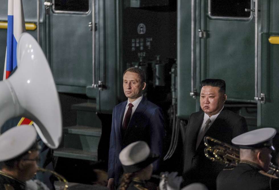 epa10856585 A handout photo made available by the Russian Ministry of Natural Resources and Ecology press service shows Russian Minister of Natural Resources and Ecology Alexander Kozlov (R) welcoming North Korea's leader Kim Jong Un (L) near his train after arriving at the North Korea-Russia border in Khasan, some 125 km south of Vladivostok, Russia, 12 September 2023. The North Korean leader arrived in Russia for a meeting with Russian President Putin.  EPA/RUSSIAN MINISTRY OF NATURAL RESOURCES AND ECOLOGY HANDOUT MANDATORY CREDIT HANDOUT EDITORIAL USE ONLY/NO SALES