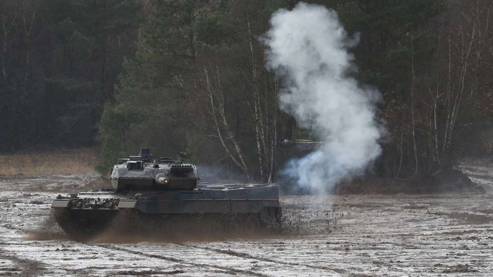 epa09735874 A Leopard 2 combat tank in action during the visit of German Minister of Defense Christine Lambrecht at the 9th Panzerlehr Brigade of the German Bundeswehr in Munster, northern Germany, 07 February 2022. At the moment, 200 soldiers of the 9th Panzerlehr Brigade take part in the NATO mission enhanced Forward Presence (eFP) in Lithuania.  EPA/FOCKE STRANGMANN