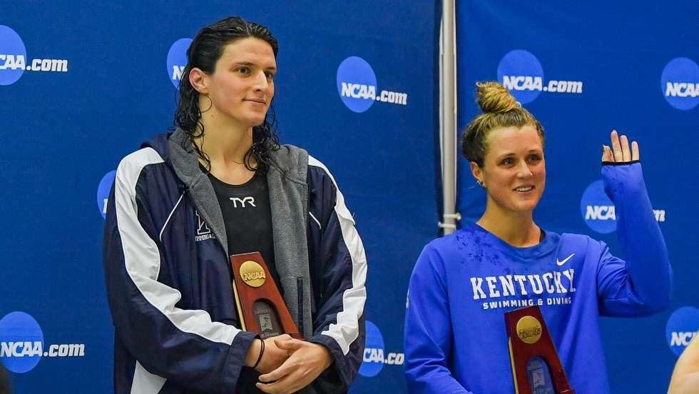 Riley Gaines acusa NCAA de ter dado um troféu de vitória a Lia Thomas apesar de terem terminado exatamente com o mesmo tempo