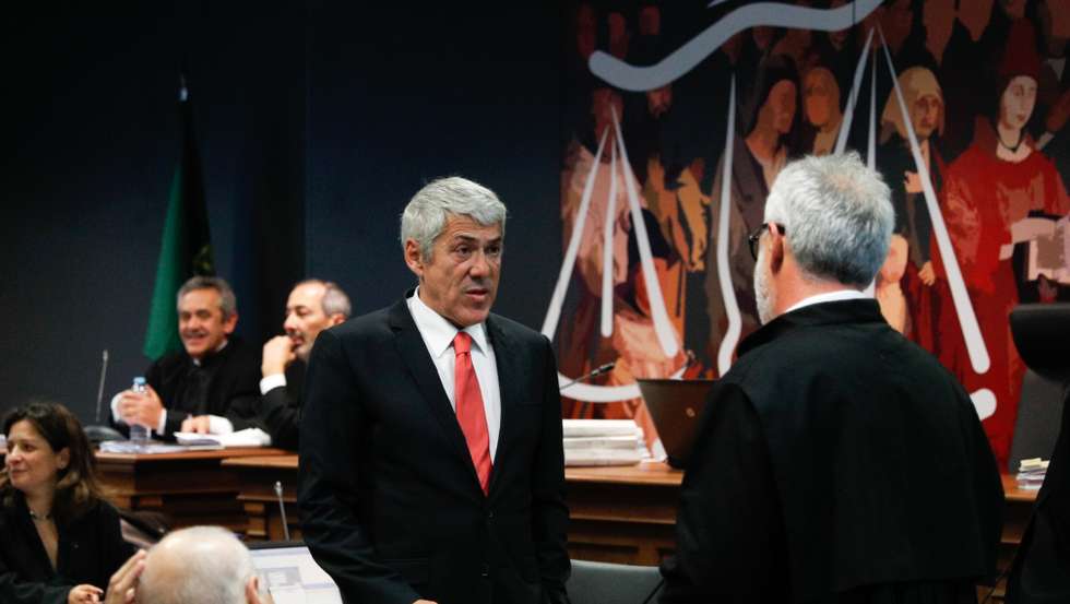 José Sócrates na sala de audiências do Tribunal Central de Instrução Criminal durante um dos seus depoimentos na fase de instrução criminal / ANTÓNIO COTRIM/POOL/LUSA