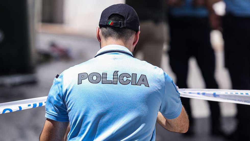 A PSP desencadeou uma ação de patrulhamento para evitar a continuação da prática de violência doméstica contra os avós e para intercetar o homem