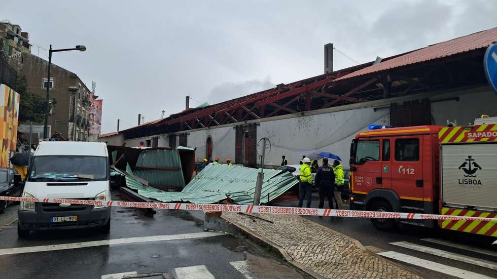 Teto de estação de Santa Apolónia, em Lisboa, voou devido ao mau tempo
