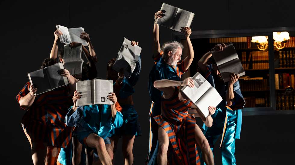 Um dos espetáculos da abertura será "Falsas histórias verdadeiras: Uma Pina colagem", encenado por Victor Hugo Pontes e com música de A Garota Não, que se estreou no Porto em março