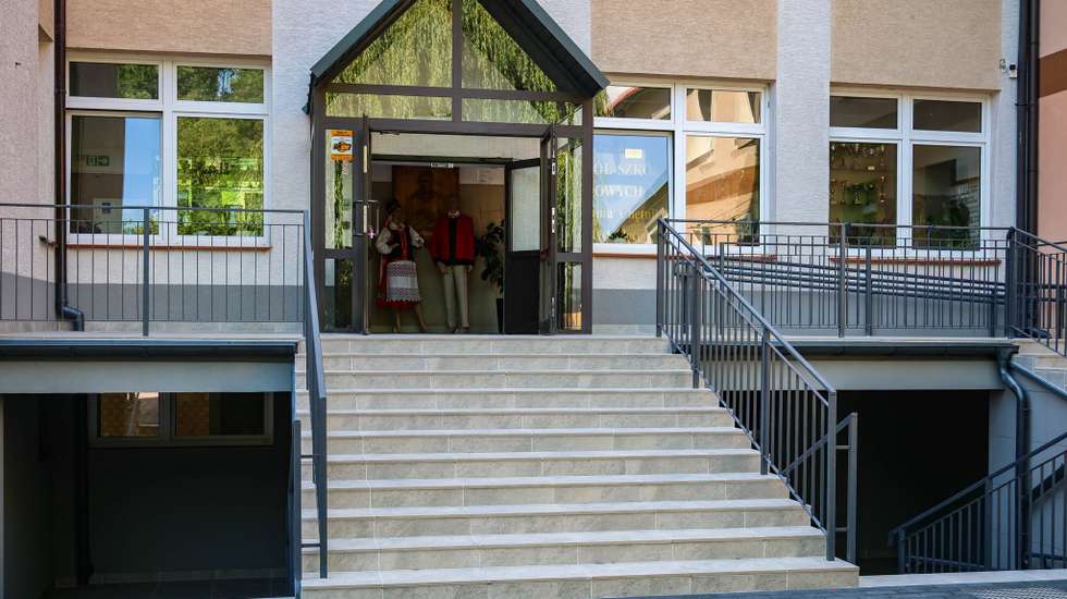Ataque ocorreu nos arredores e também no interior da Escola Profissional n.º 4 da cidade de Ostroleka