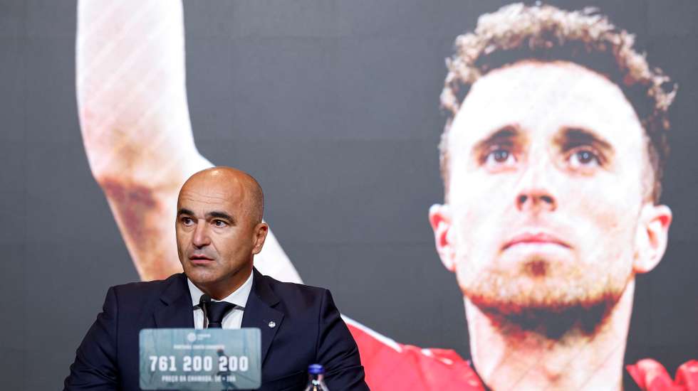 Roberto Martínez fez questão de começar conferência de imprensa a recordar Diogo Jota numa lista de 23+1 que não esqueceu o antigo avançado do Liverpool