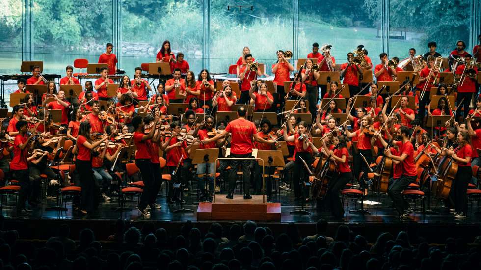 O prémio Jovens Intérpretes, dotado de mil euros por vencedor, reconhece um jovem músico por cada país participante
