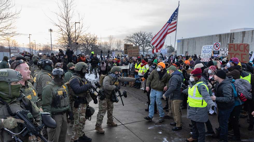 As mortes de Renee Good e Alex Pretti, às mãos de agentes do ICE no Minnesota, transformaram-se num rastilho para manifestações nacionais