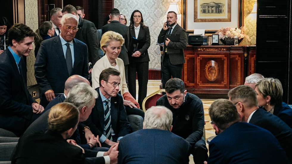 Em Kiev, Volodymyr Zelensky reuniu-se com vários líderes europeus, e não só